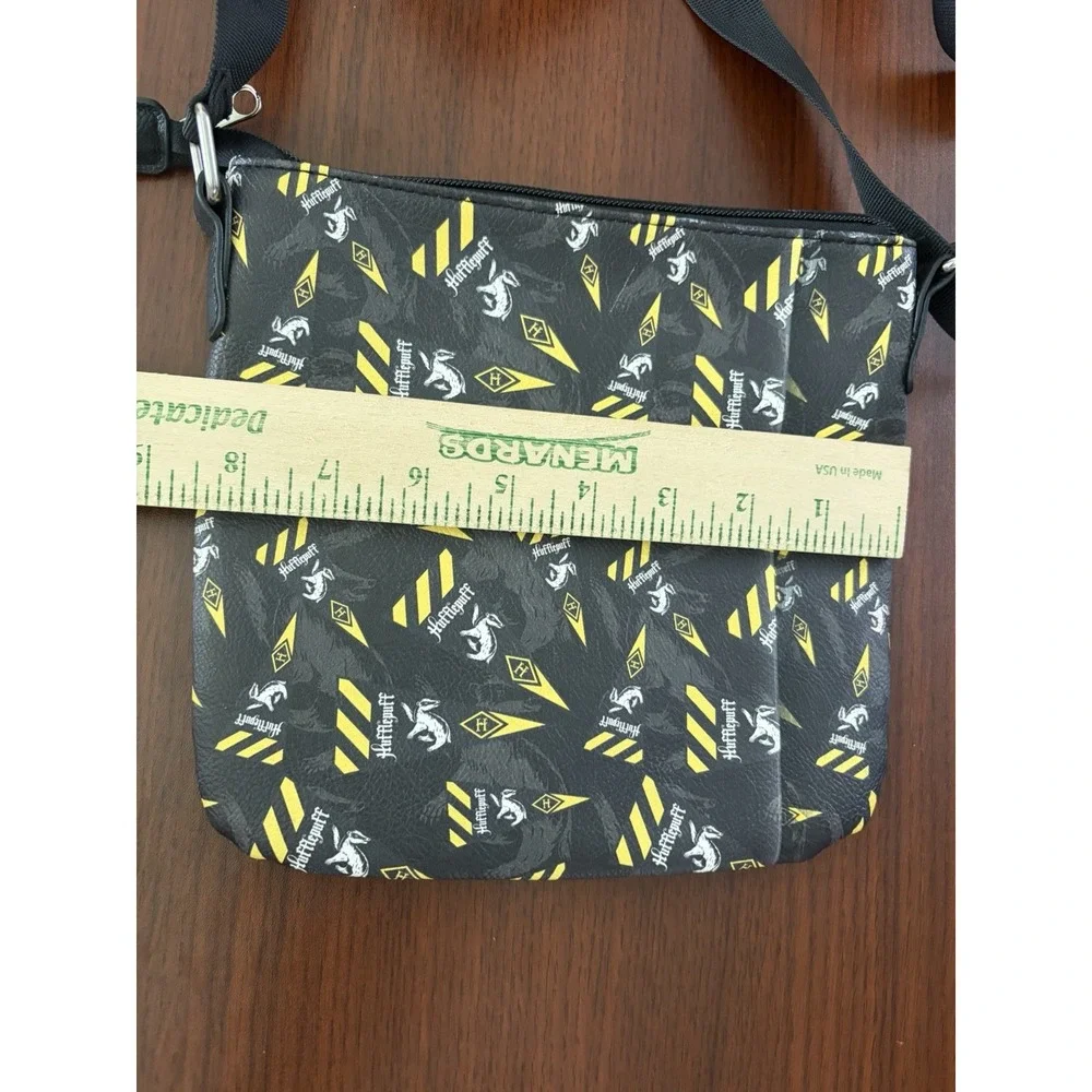 Harry Potter Hufflepuff Black & Yellow Crossbody Shoulder Bag Loungefly Purse